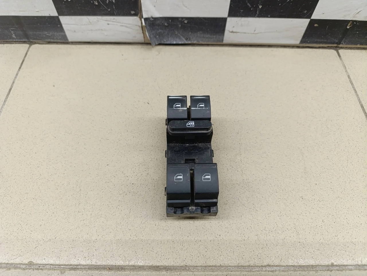 Блок управления стеклоподъемниками Passat [B6] 2005-2010