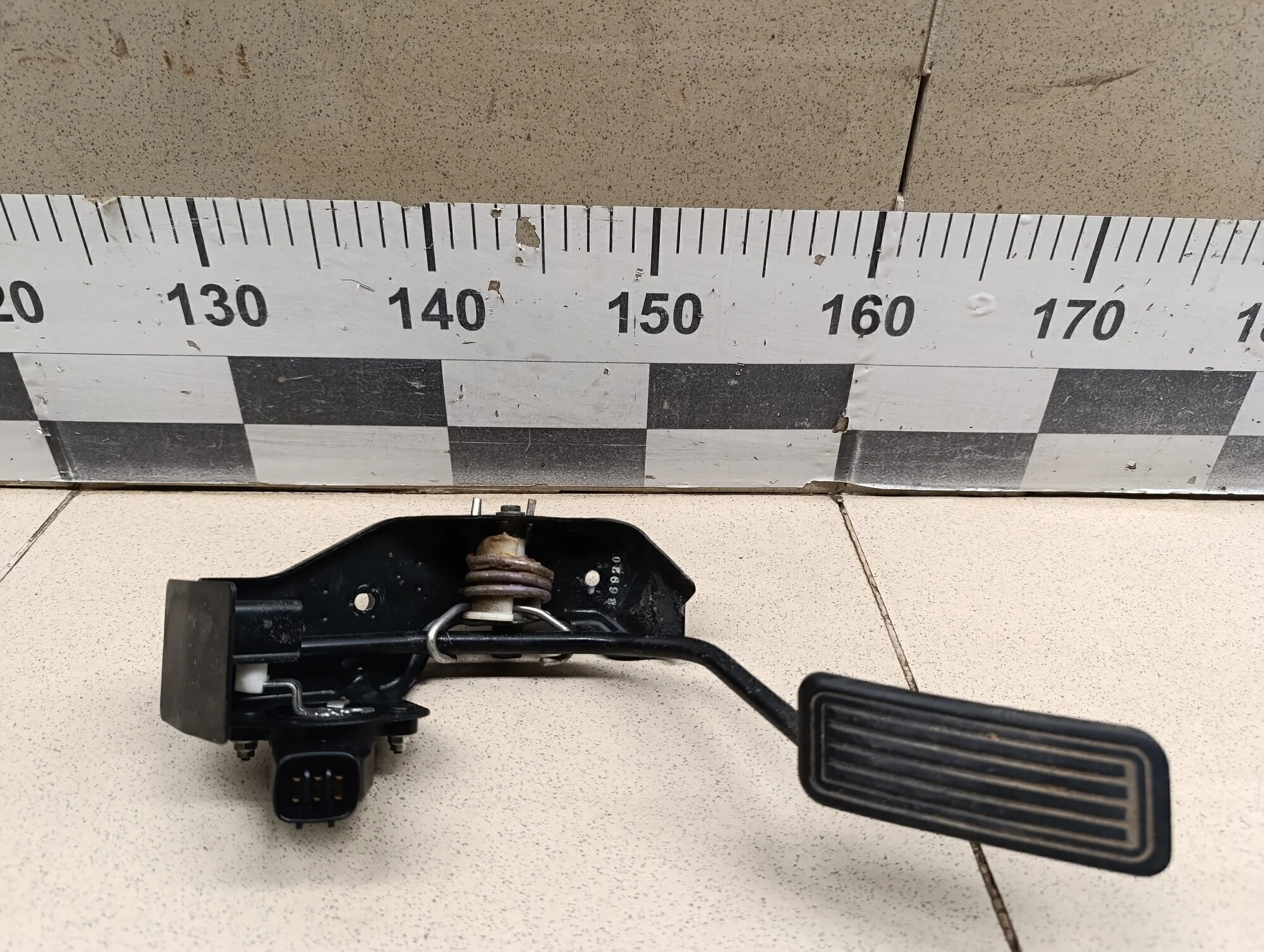 Педаль газа Avensis II 2003-2008