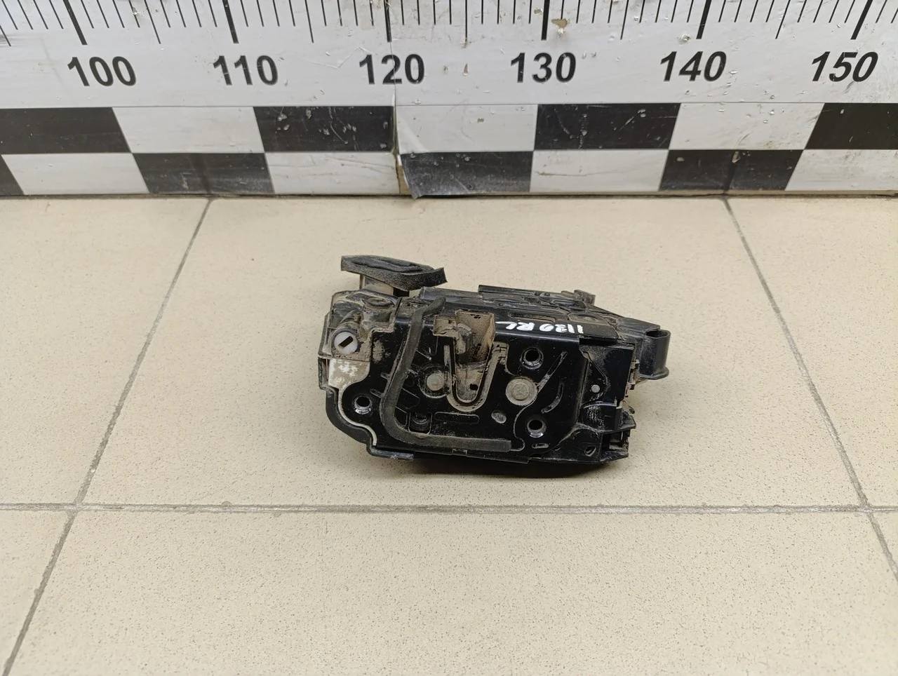 Замок двери задней левой Yeti 2009>