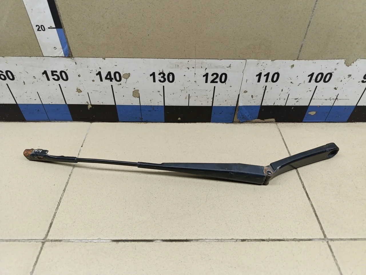 Поводок стеклоочистителя передний левый Jetta 2011>