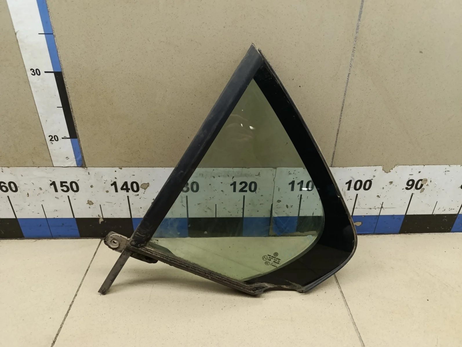 Стекло двери задней левой (форточка) Jetta 2011>