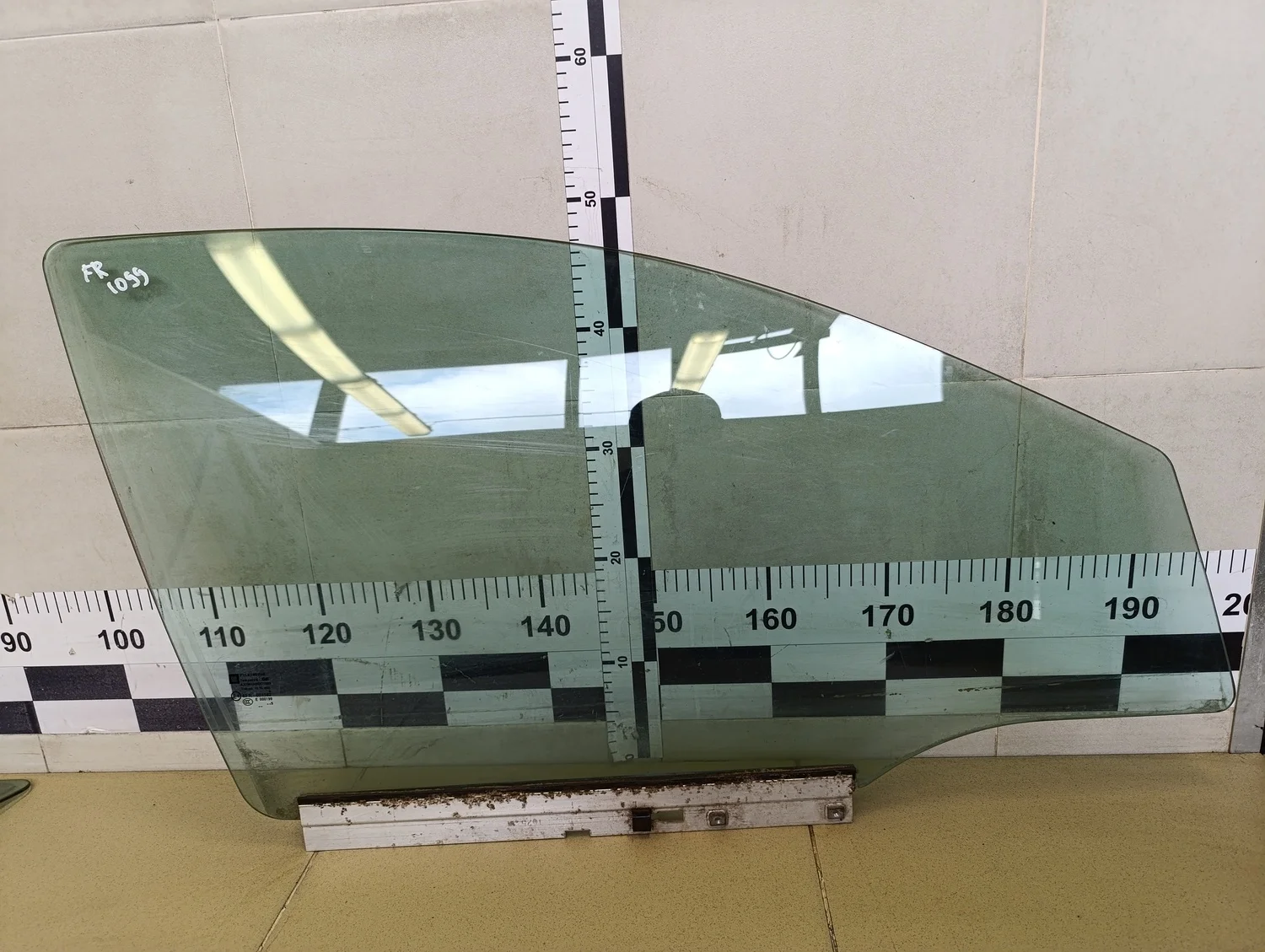 Стекло двери передней правой Astra H / Family 2004-2015