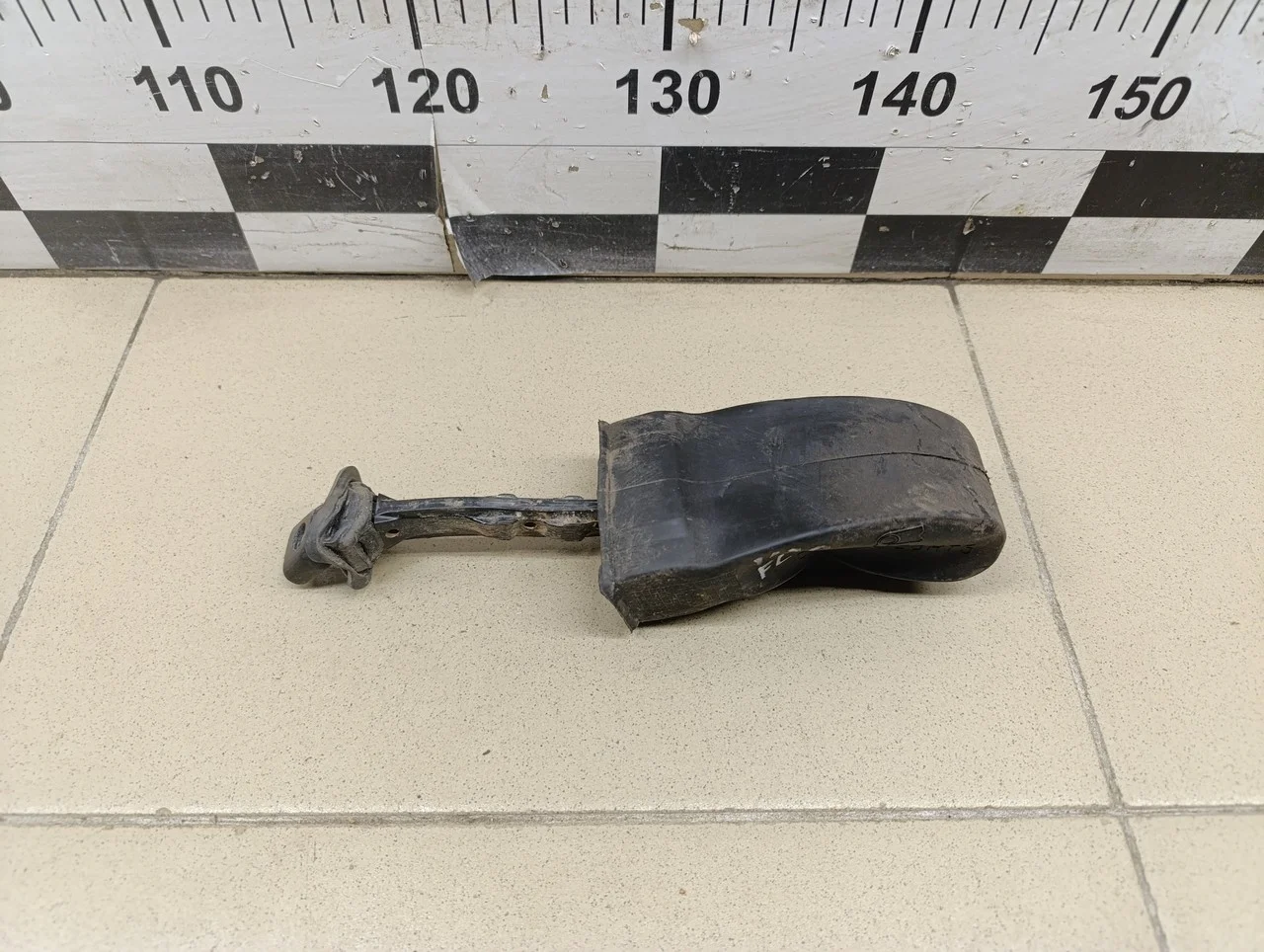 Ограничитель двери Jetta 2011>