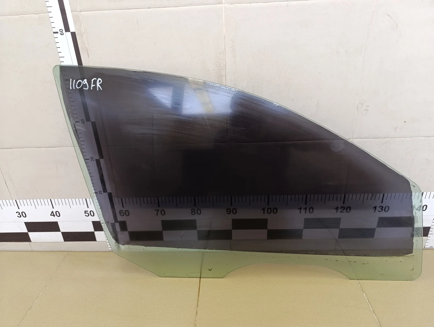 Стекло двери передней правой Focus I 1998-2004