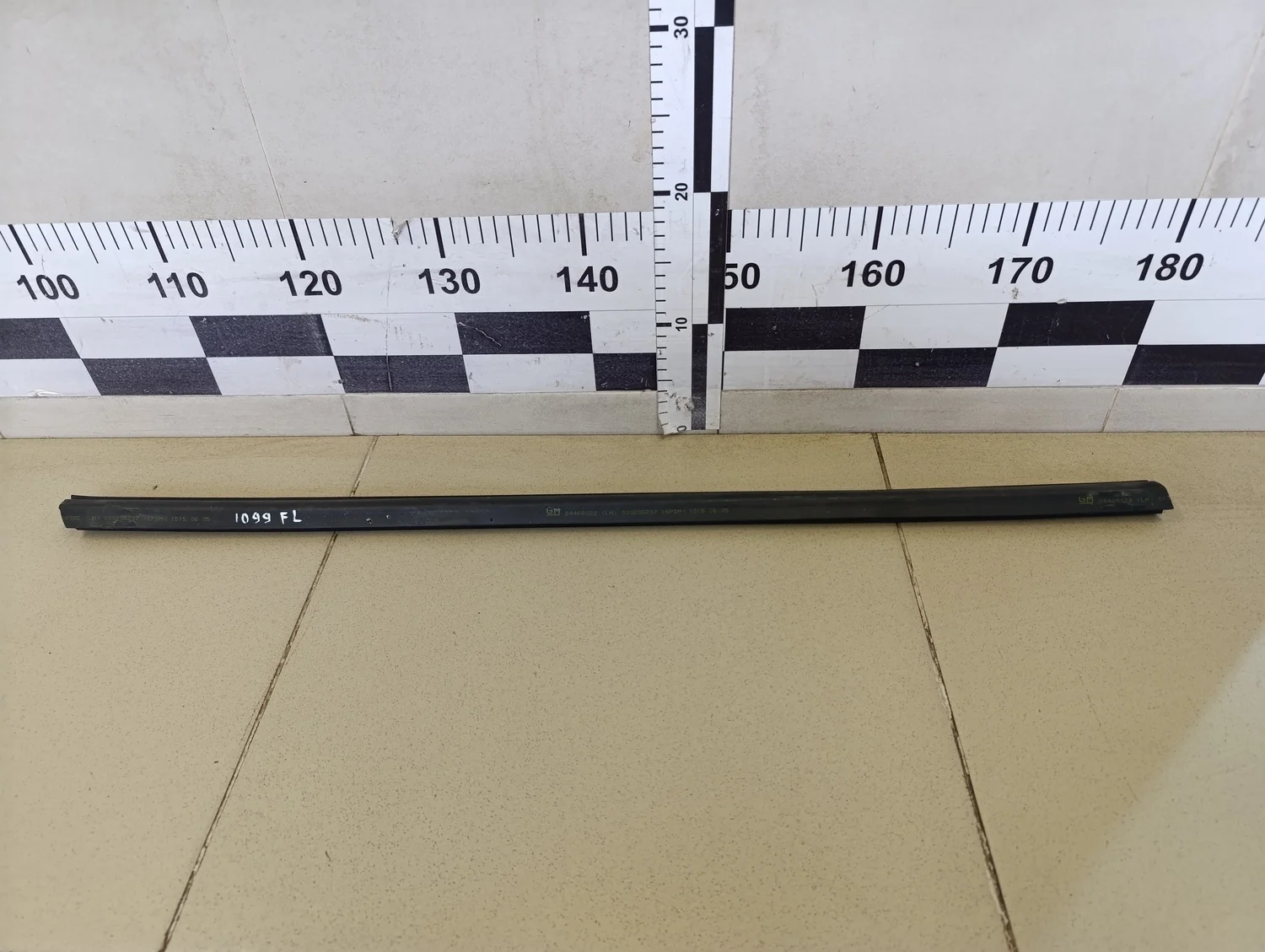 Уплотнитель стекла двери Astra H / Family 2004-2015