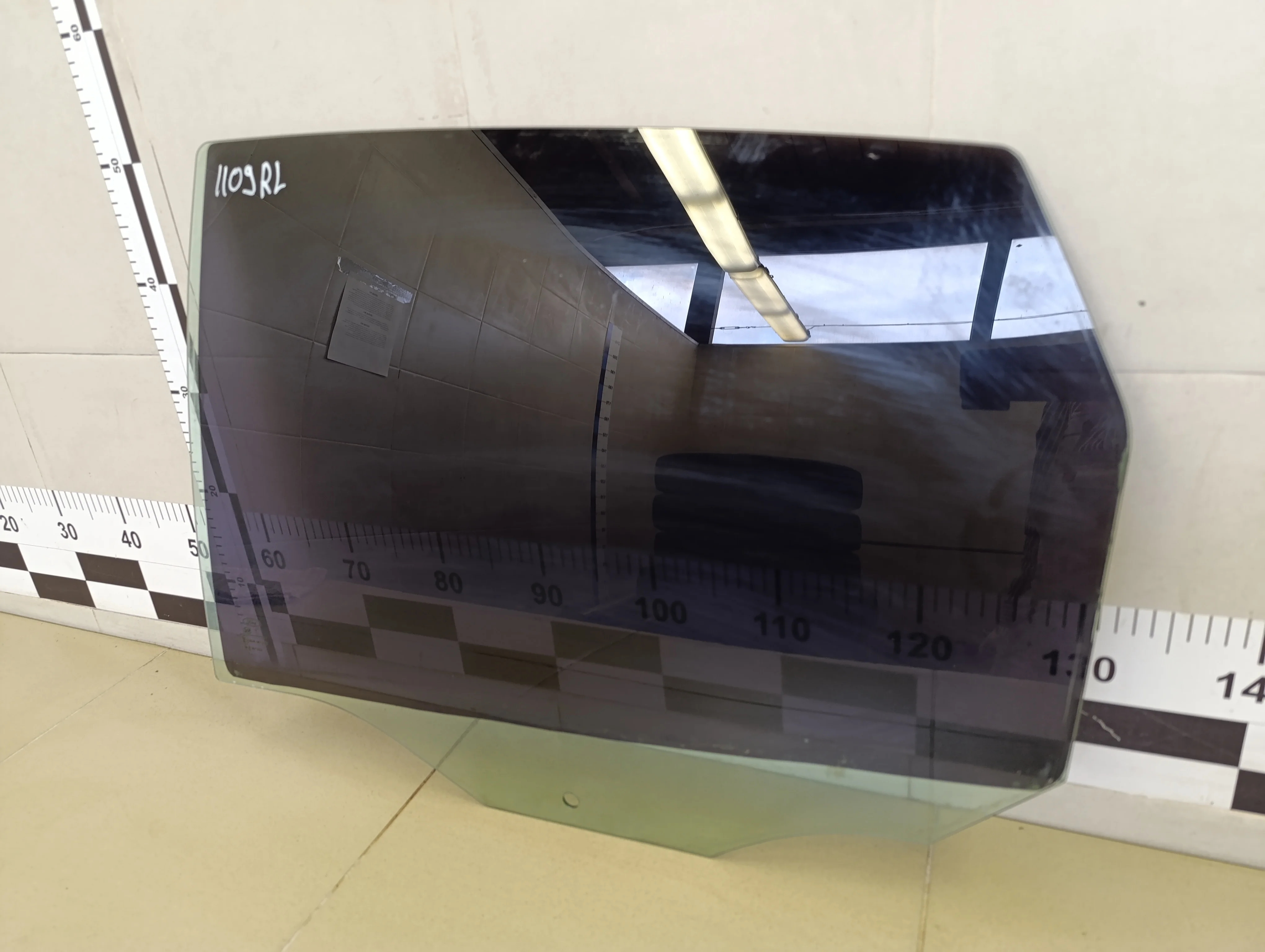 Стекло двери задней левой Focus I 1998-2004