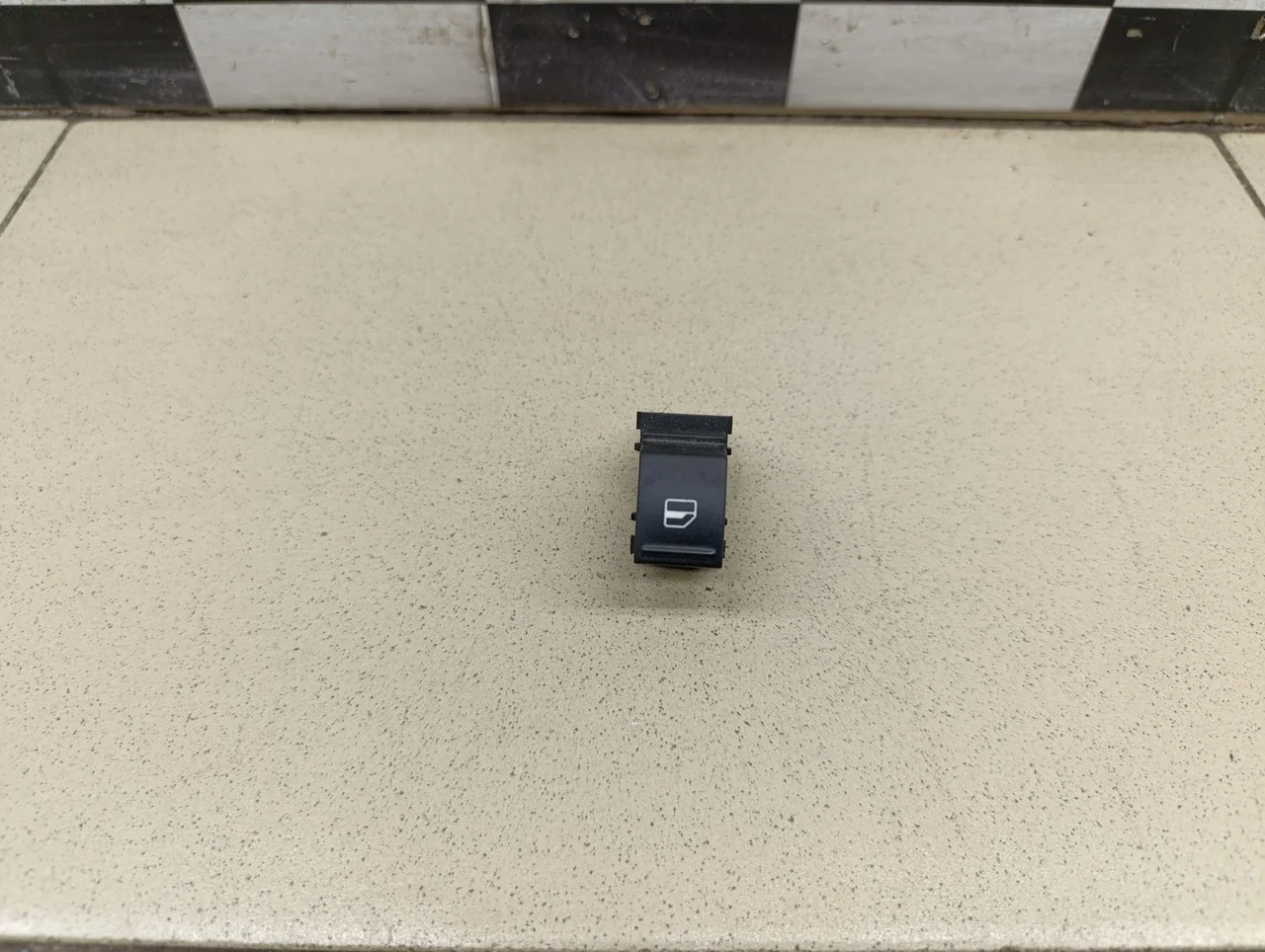 Кнопка стеклоподъемника Passat [B6] 2005-2010