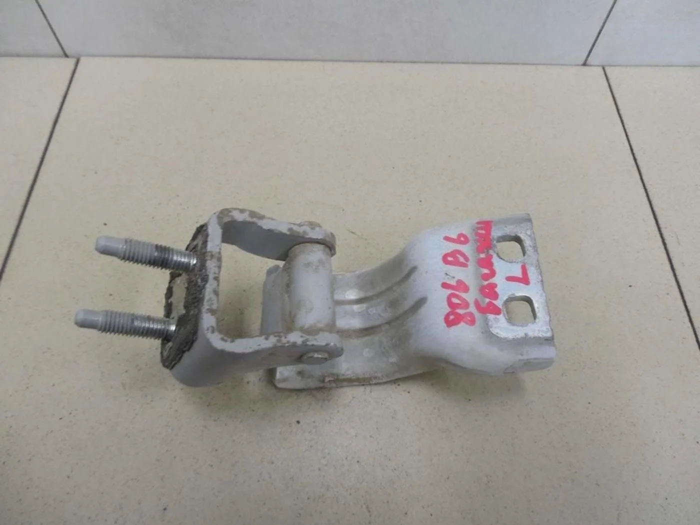 Петля двери багажника Passat [B6] 2005-2010