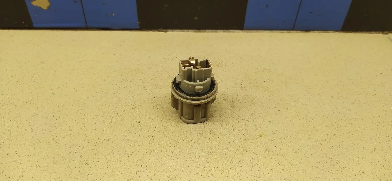 Патрон лампы Almera (G15) 2013>