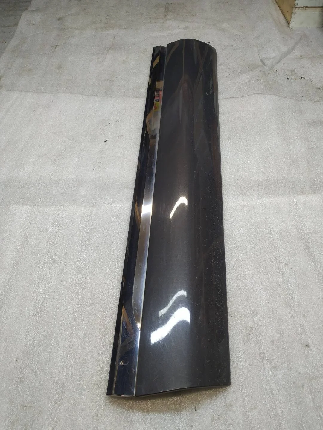 накладка двери передней левой Volkswagen Touareg 2 7P6 2013