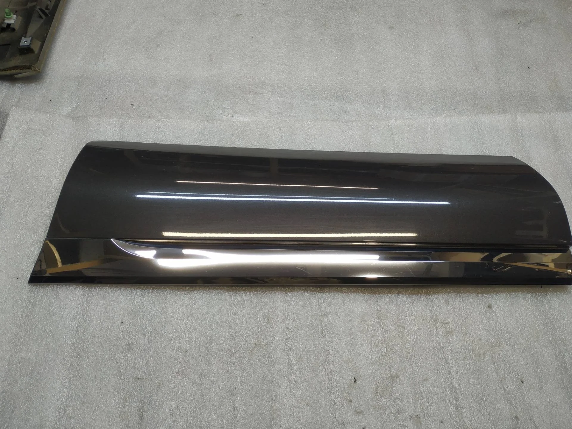 накладка двери задней левой Volkswagen Touareg 2 7P6 2013