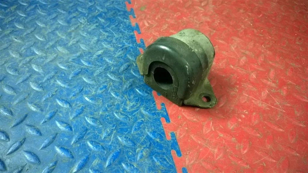 кронштейн стабилизатора BMW X5 E53  M54B30 231 лс 3.0i