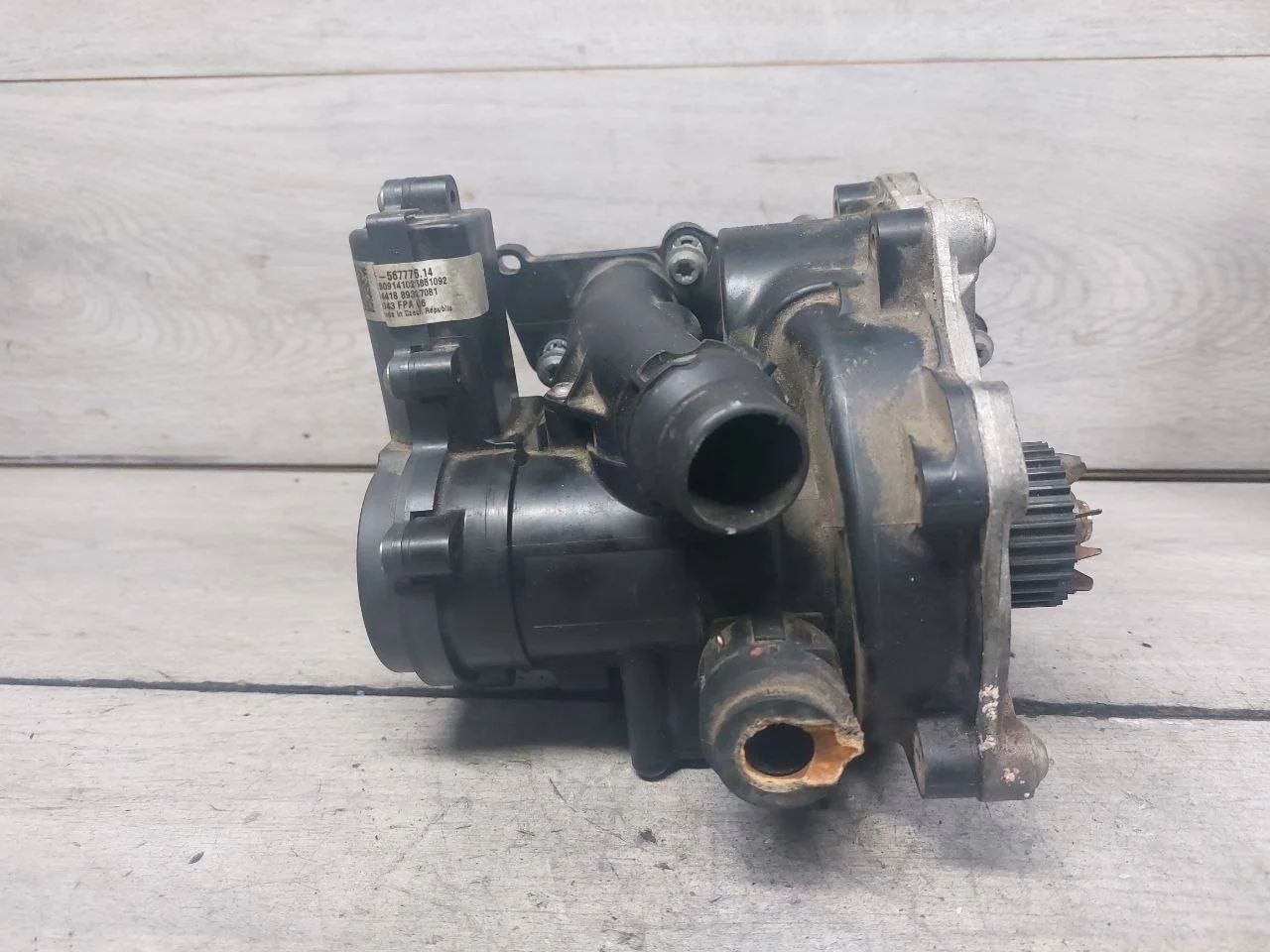 водяная помпа Audi A4 B9