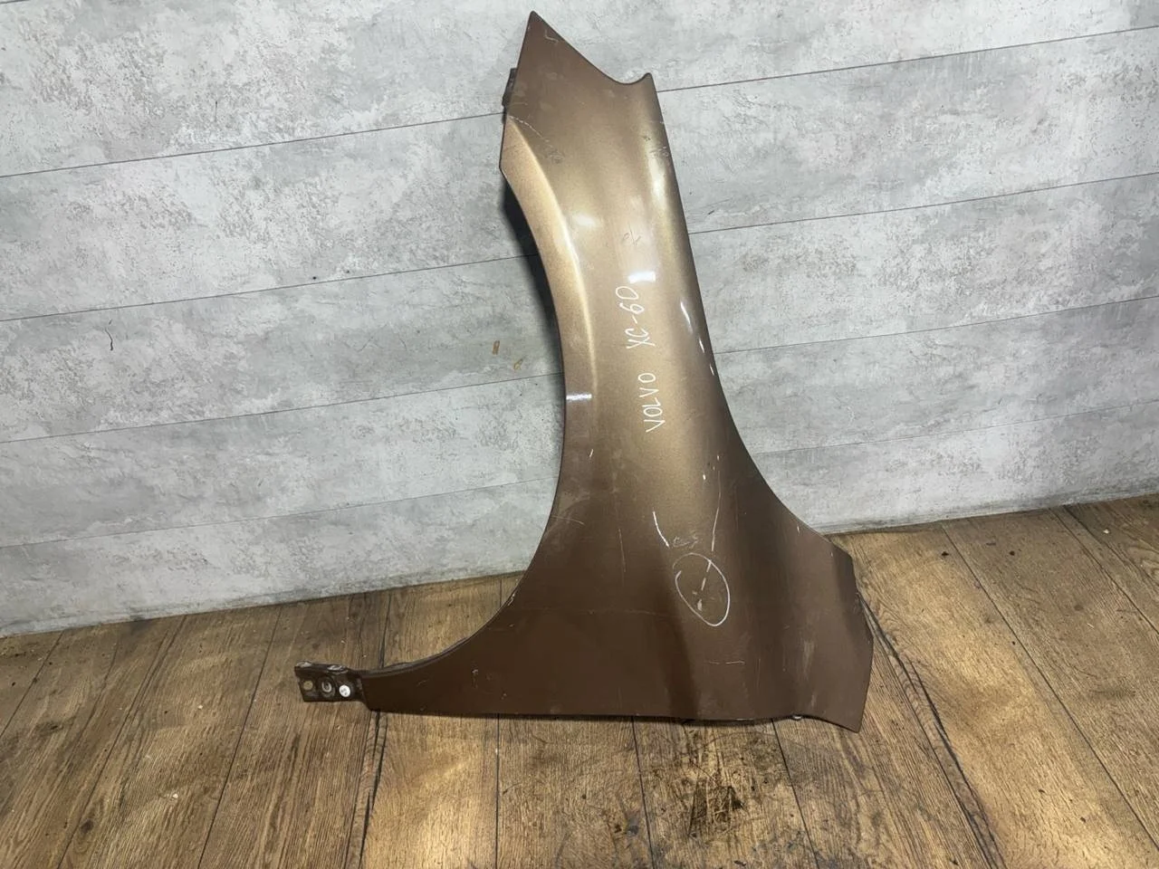 крыло левое Volvo XC60