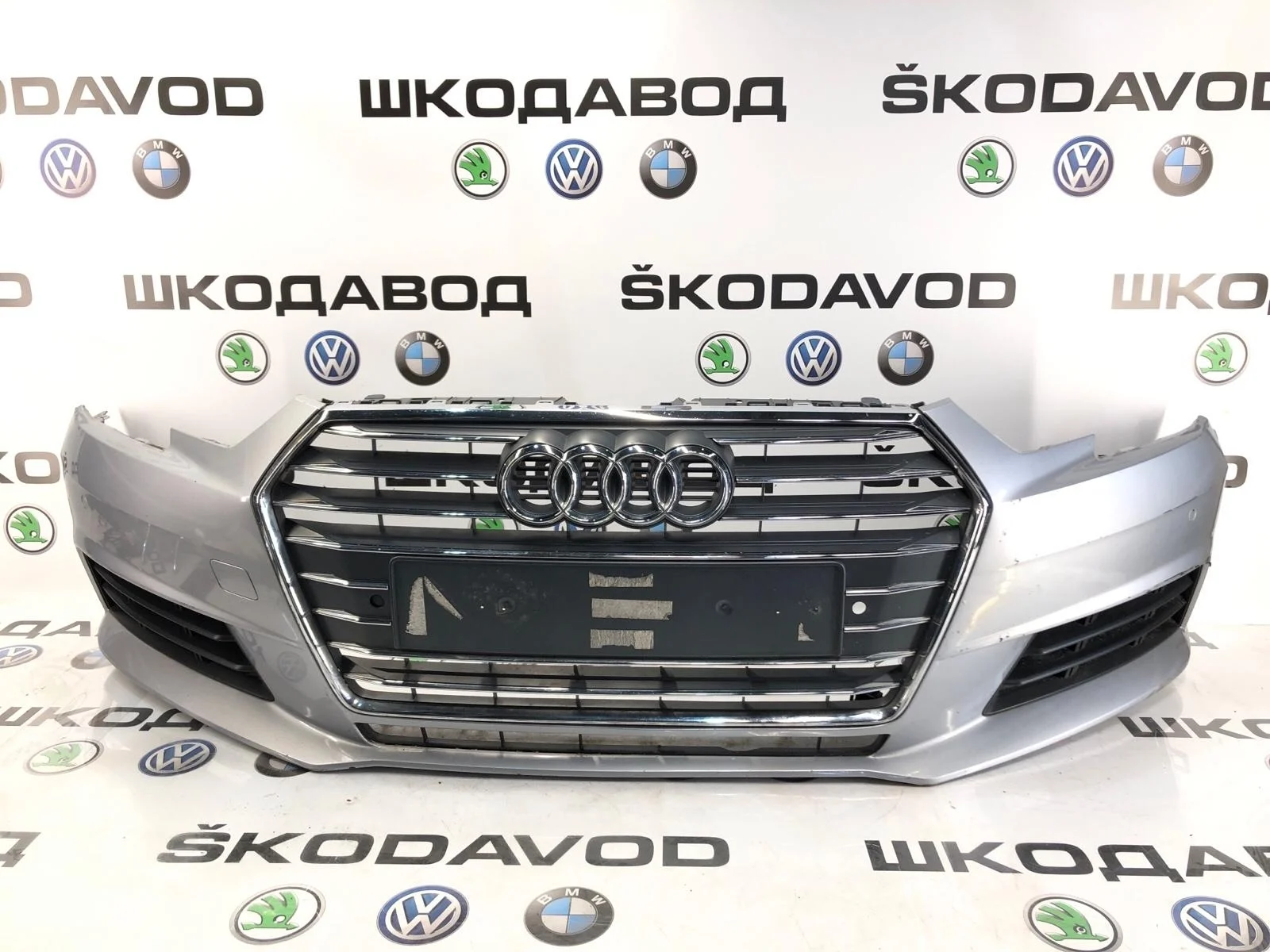 Бампер Audi A4 8W0853651AB B9, передний