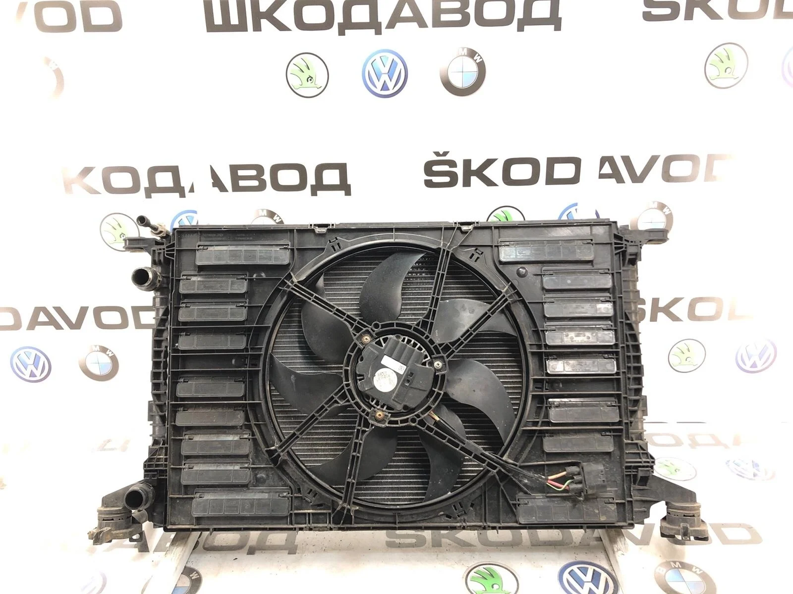 Кассета радиаторов в сборе Audi A4 2016 8W0959455 B9