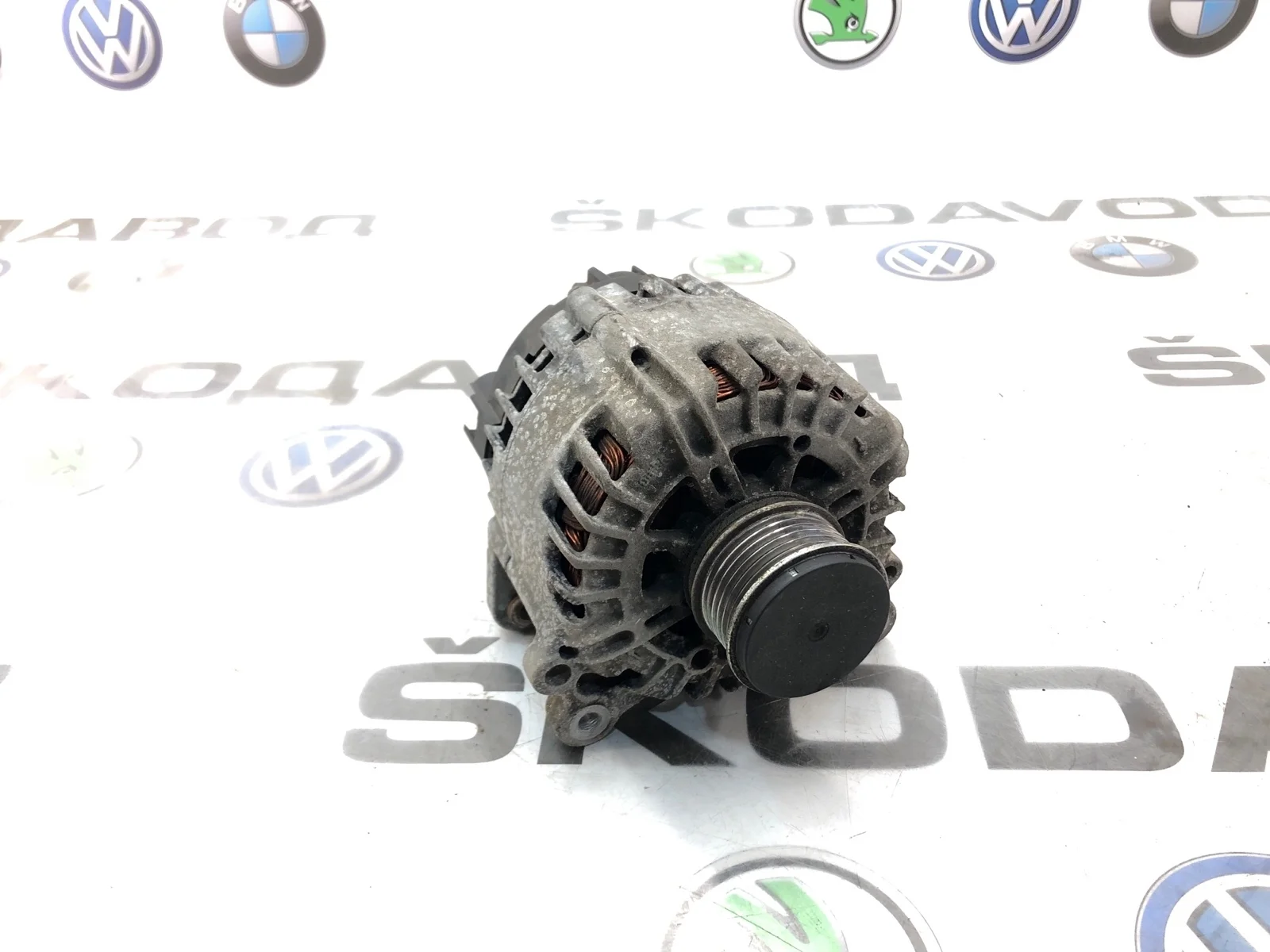 Генератор Skoda Yeti 2010 03L903023F 5L 2.0 CFHF