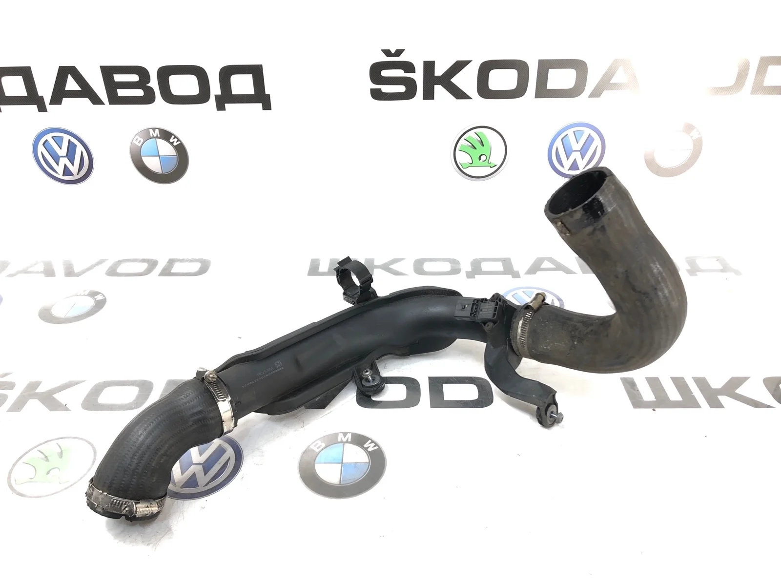 Патрубок интеркулера Skoda Yeti 2010 1K0145770AE 5L 2.0 CFHF