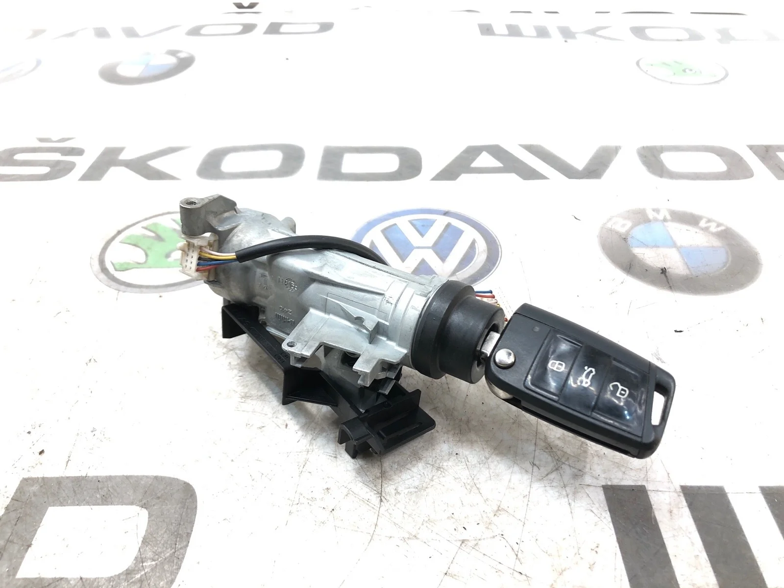 Замок зажигания Skoda Superb 2016 1K0905851B 3 (3V) 2.0 CRLB