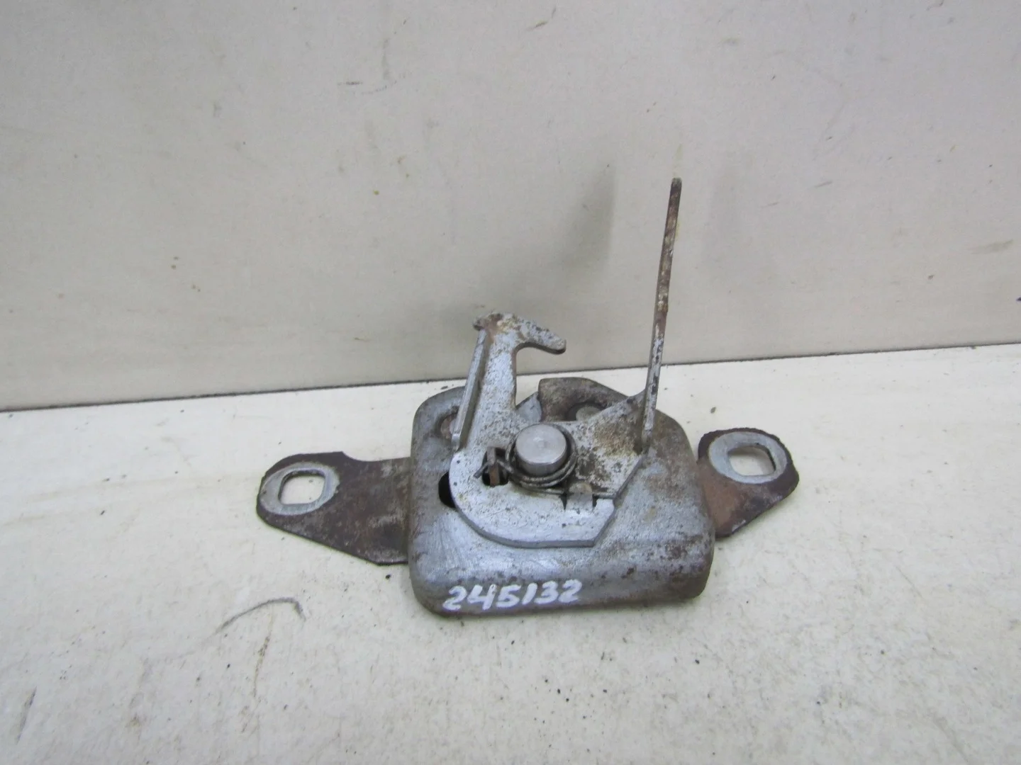 Замок капота Renault Logan 2005-2014  [6001547332]  1.6 8V K7M710 в Вологде