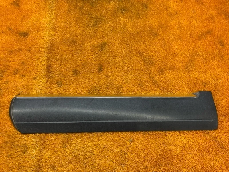 Молдинг на дверь Volkswagen Touareg 2007 7L6839787 7L BHK, задний левый