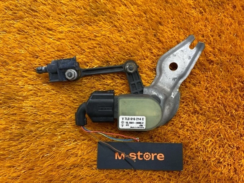 Датчик высоты дорожного просвета Audi Q7 2008 7L0616214C 4LB BAR, передний правый