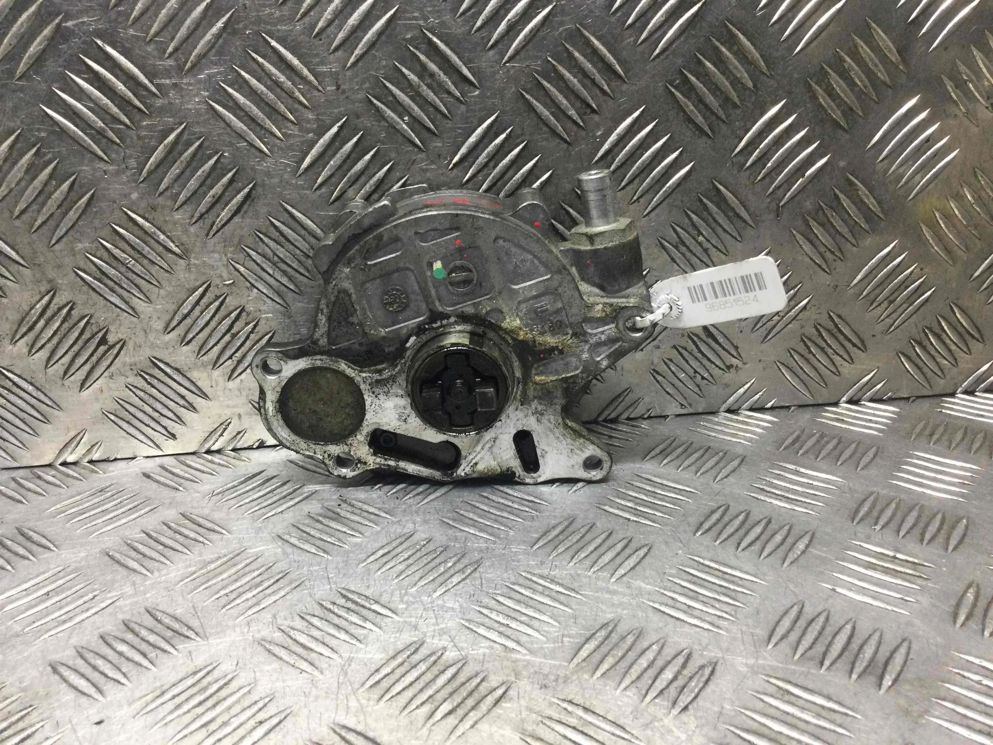 Насос вакуумный Volkswagen Passat B6 (2005-2010) дизель 2.0 TDI DSG Седан