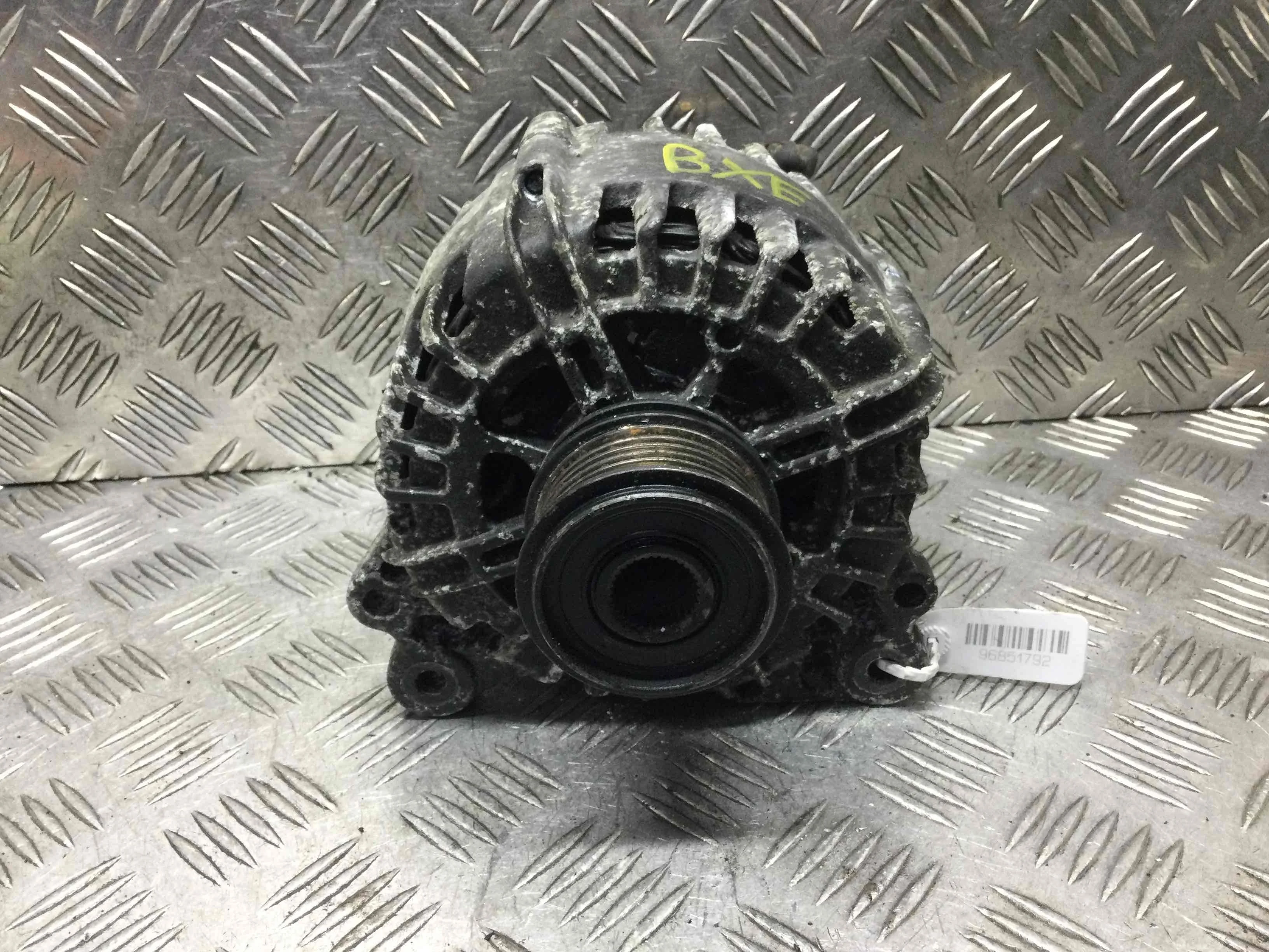 Генератор Volkswagen Passat B6 (2005-2010) дизель 1.9 TDI Механика Универсал