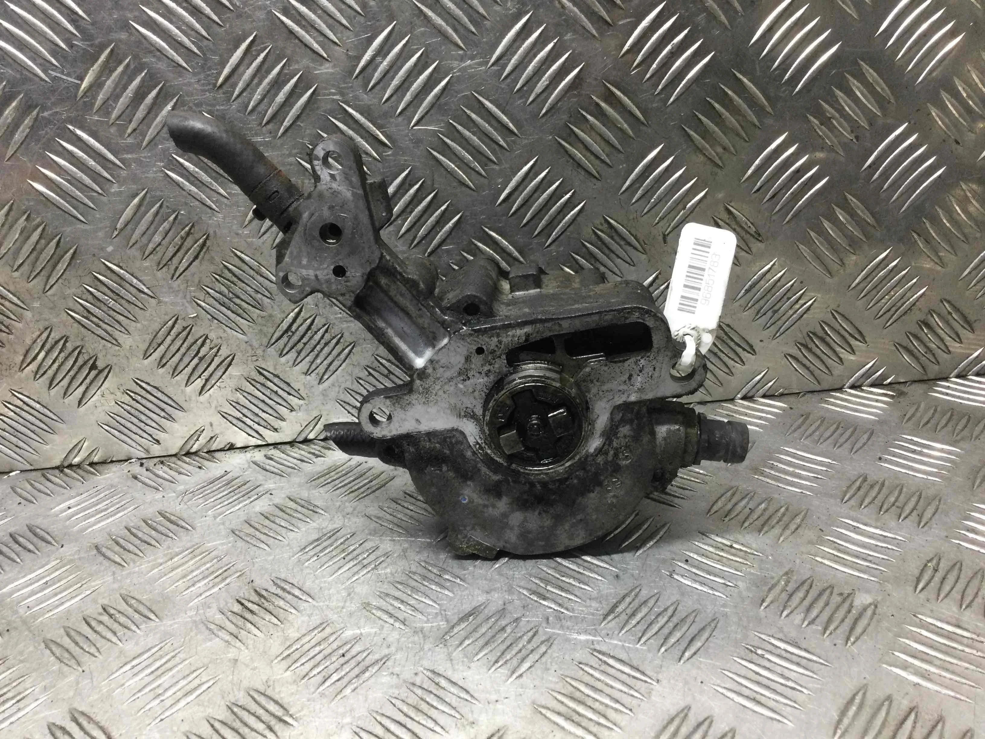 Насос вакуумный Volkswagen Passat B6 (2005-2010) дизель 1.9 TDI Механика Универсал