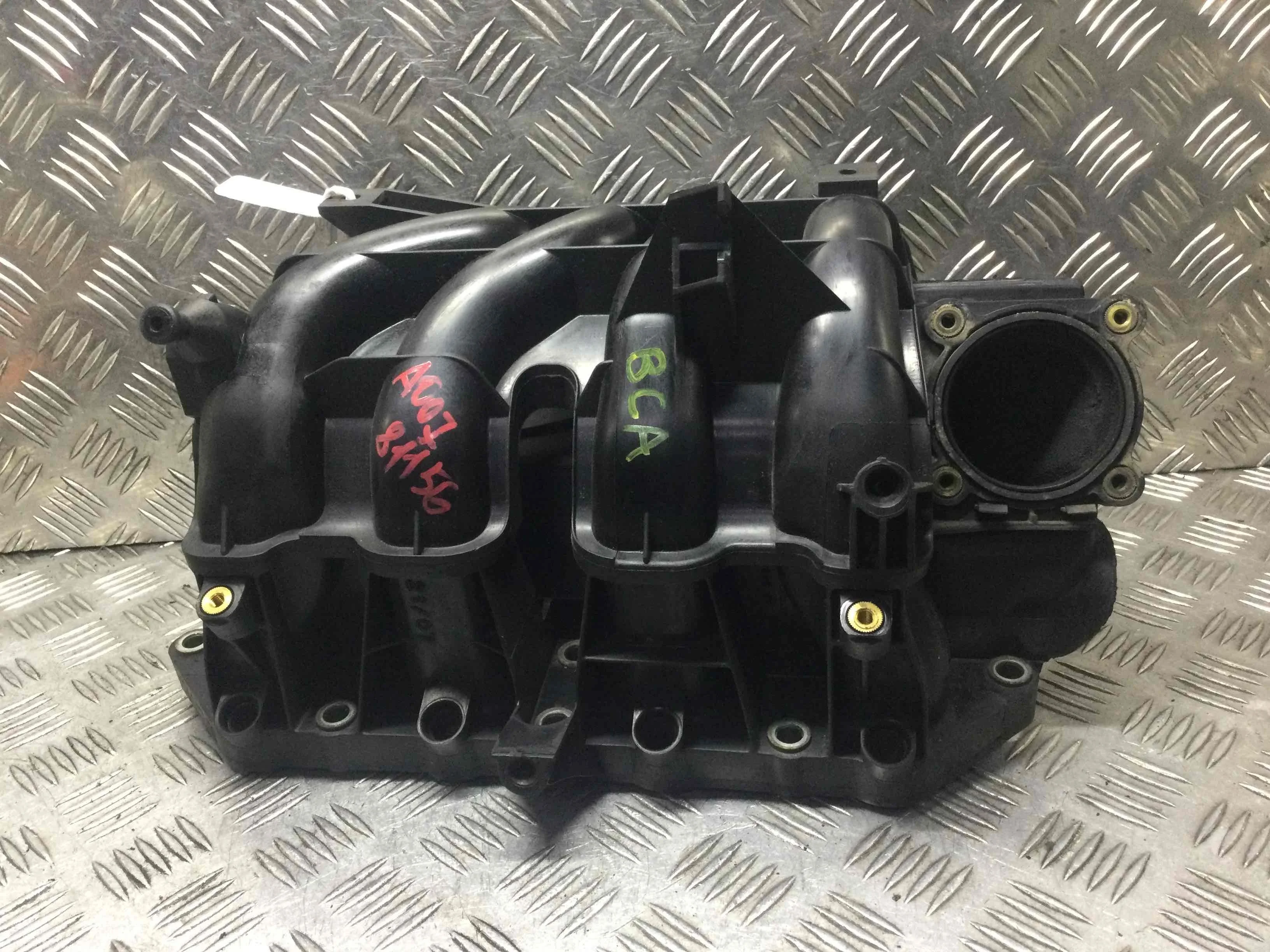 Коллектор впускной Volkswagen Beetle A4 (1997-2005) бензин 1.4 i Механика