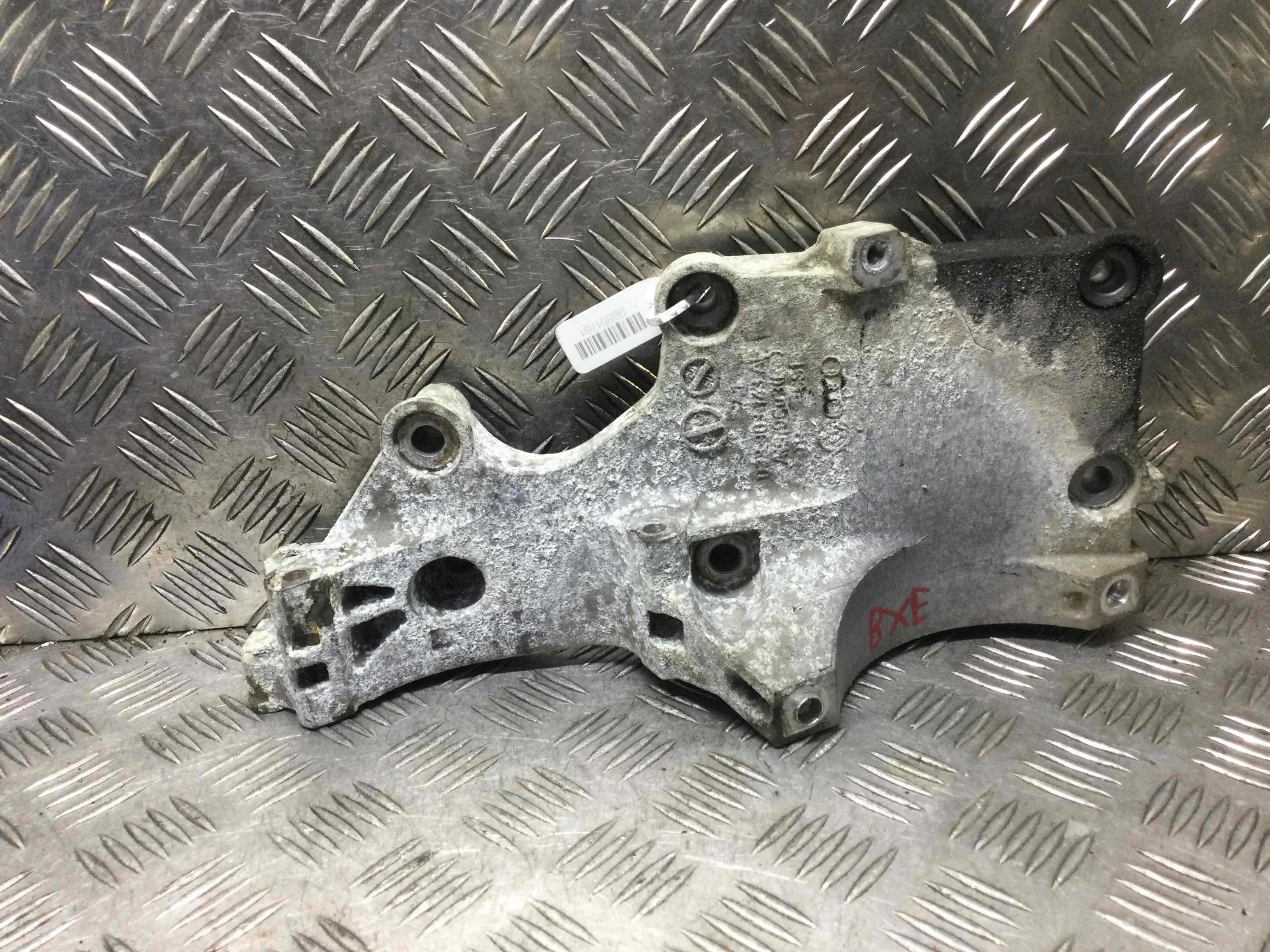 Кронштейн Volkswagen Passat B6 (2005-2010) дизель 1.9 TDI Механика Универсал