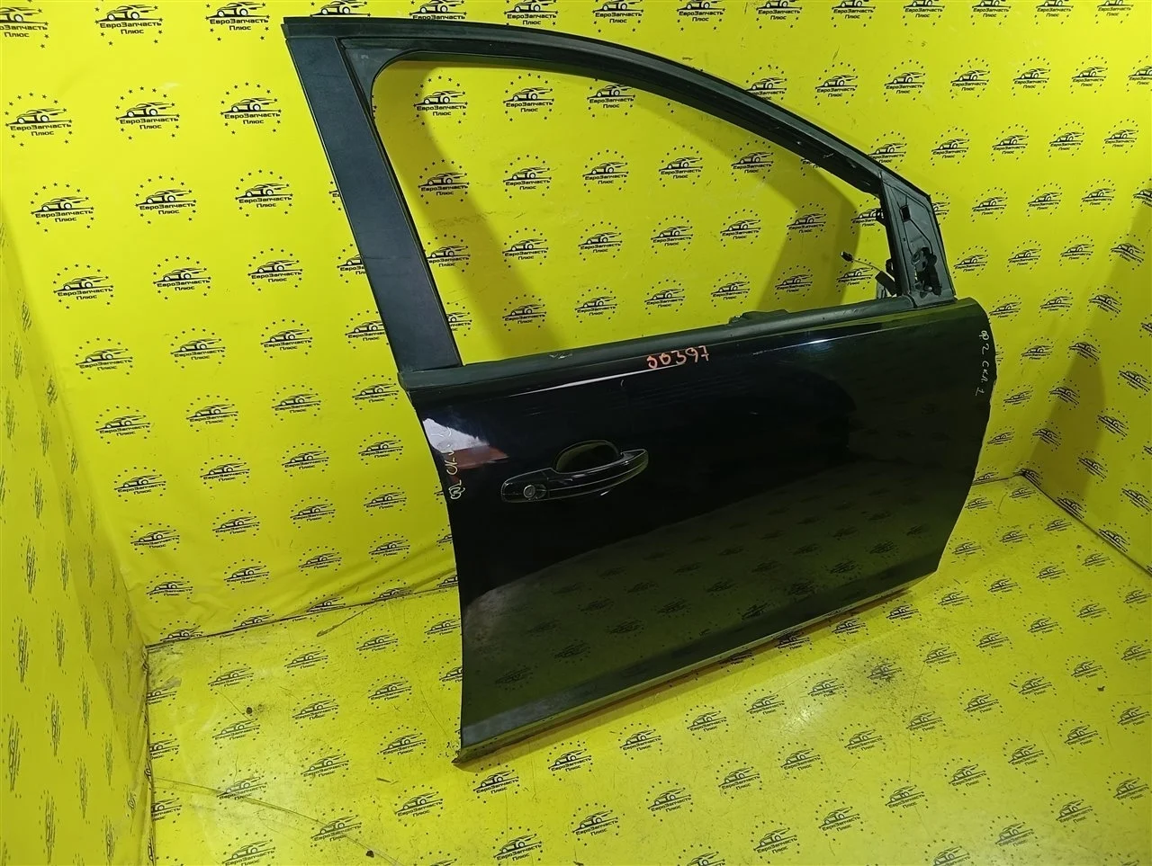 Дверь дефект Ford Focus 2 1530169, передняя правая