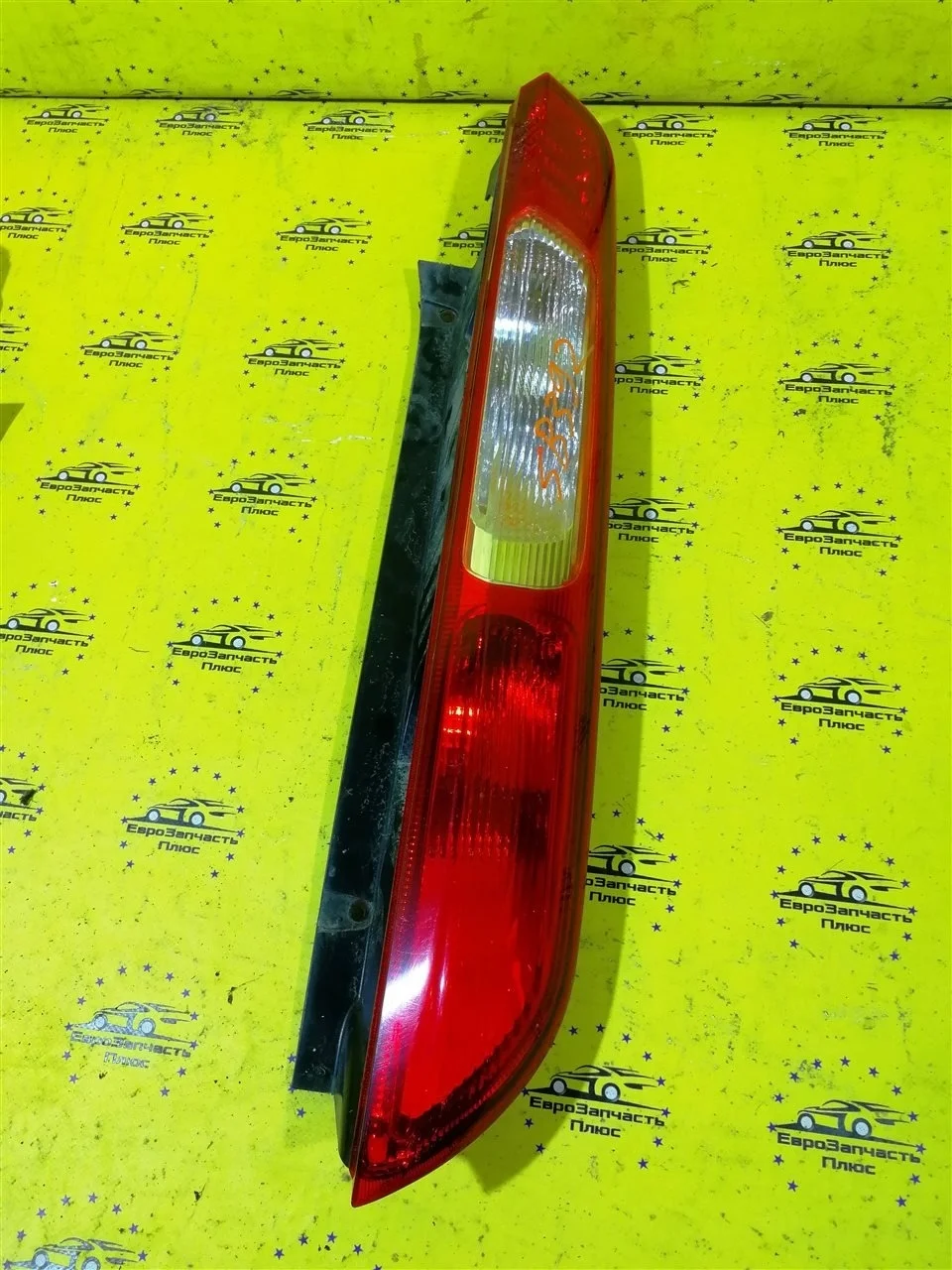 Фонарь Ford Focus 2 1520757, задний правый