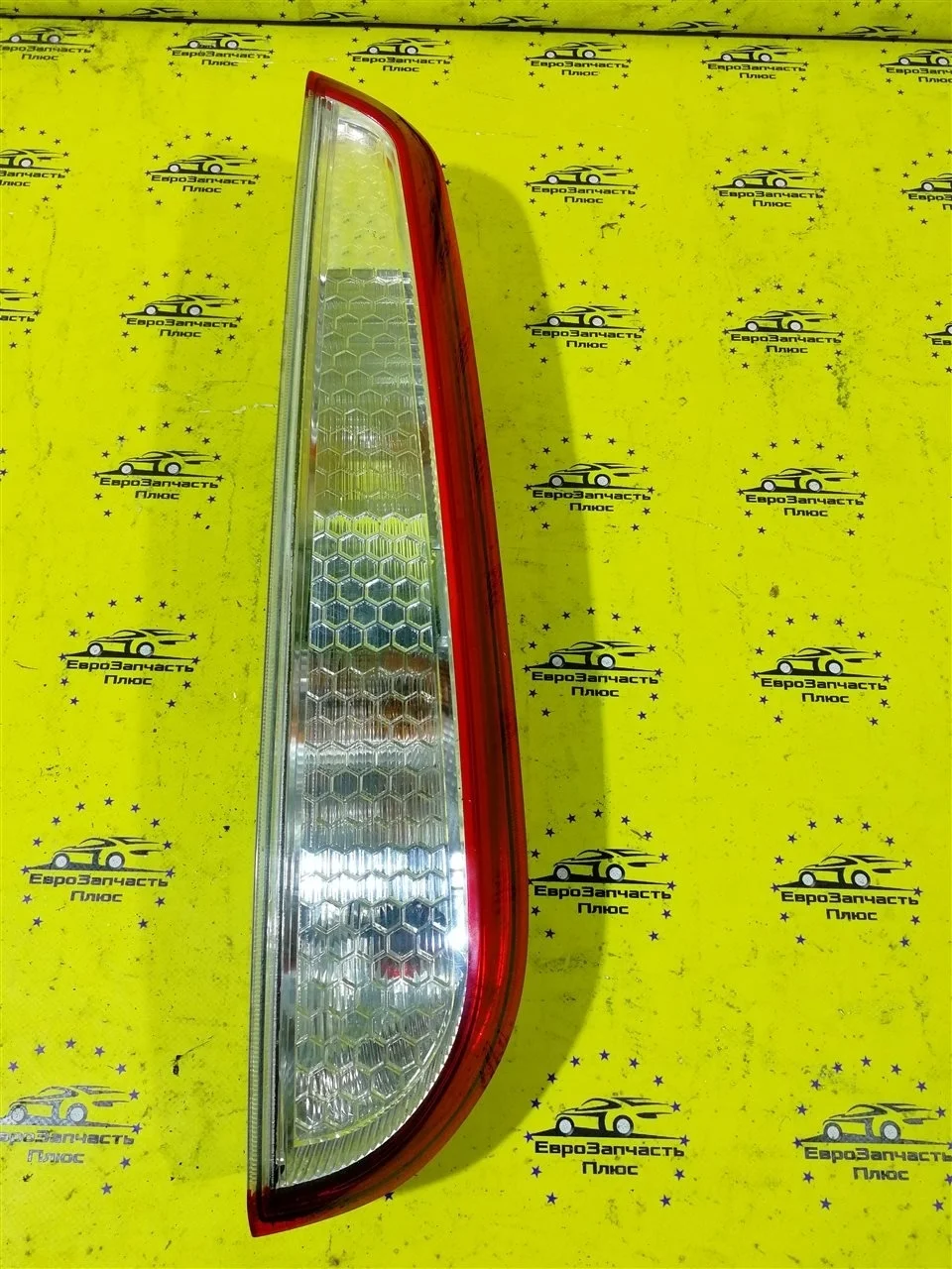 Фонарь Ford Focus 2 1520762 УНИВЕРСАЛ, задний правый