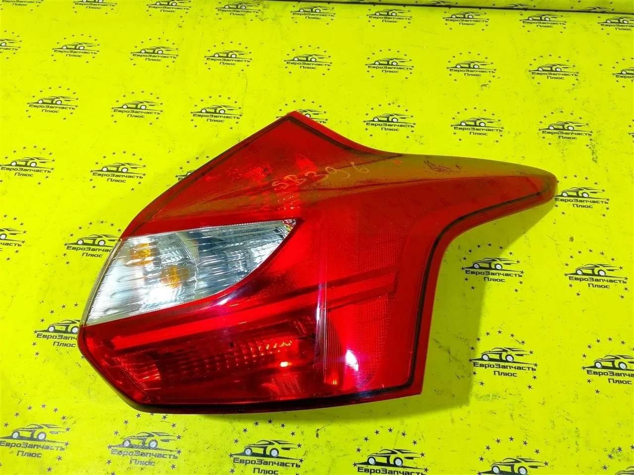 Фонарь Ford Focus 3 1719704, задний правый