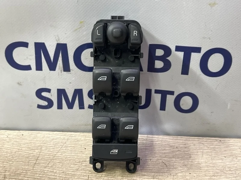 Блок управления стеклоподъемниками Volvo Xc70 31334881 ХС70 3.0 B6304T4, передний левый