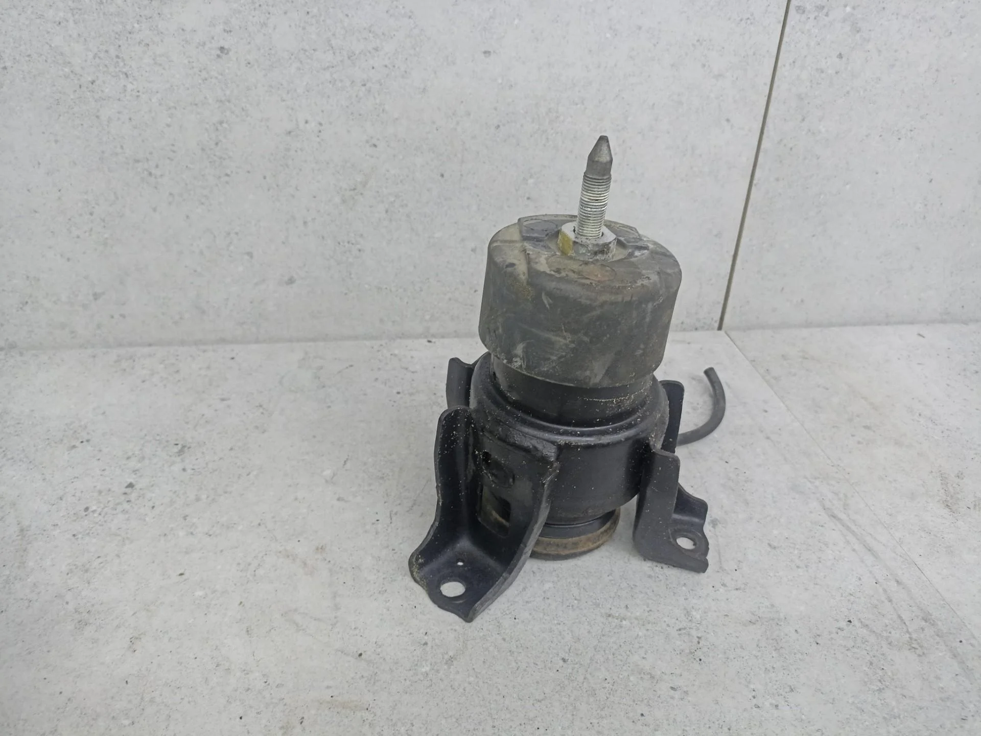 Подушка крепления двигателя задняя Nissan Teana