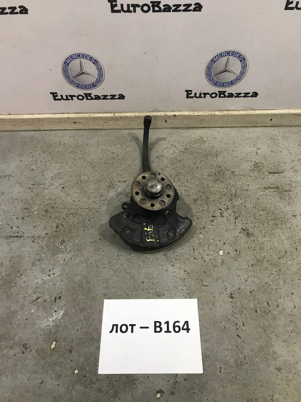 Кулак поворотный передний правый Mercedes W220