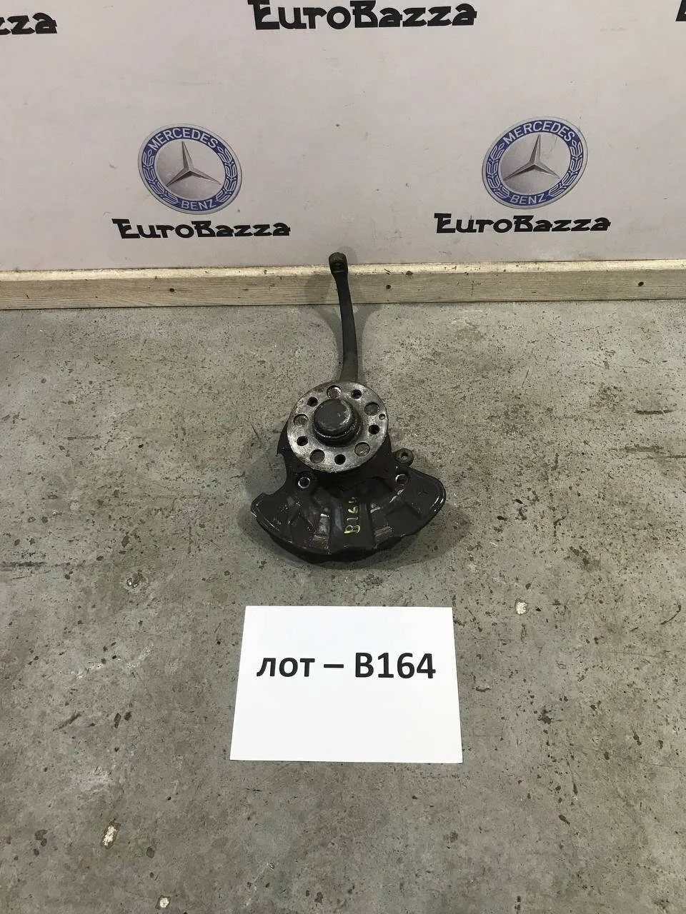 Кулак поворотный передний левый Mercedes W220