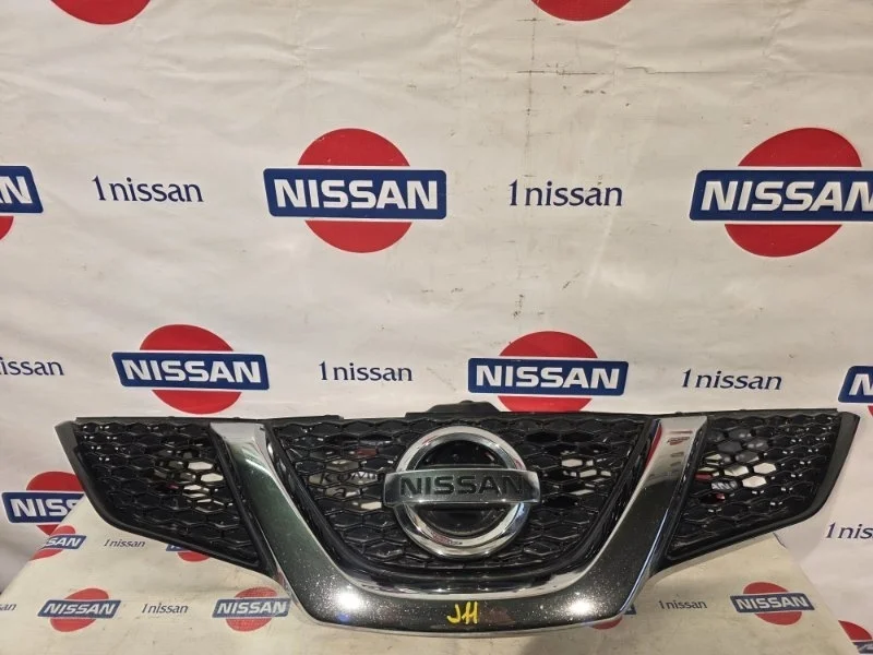 Решетка радиатора Nissan Qashqai 2015 623104EM1A J11 HRA2, передняя