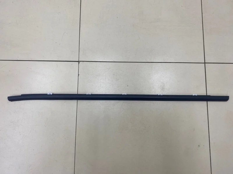 Накладка стекла двери задняя левая Hyundai Creta 1