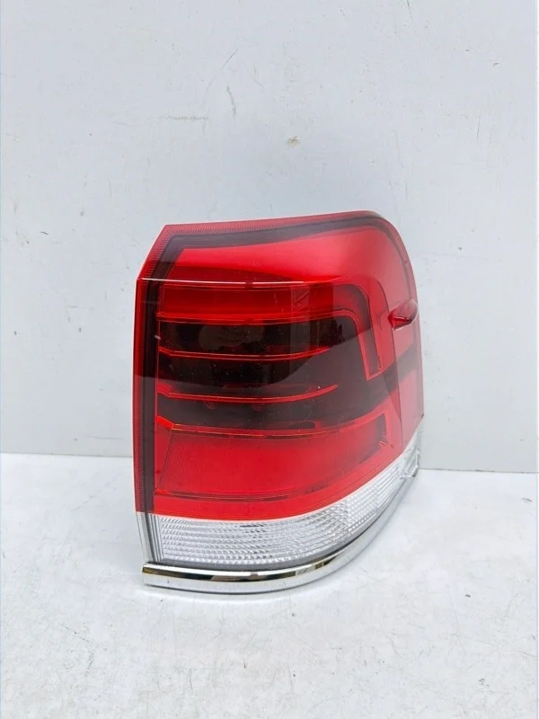 Фонарь Toyota Land Cruiser 2016-2021 200