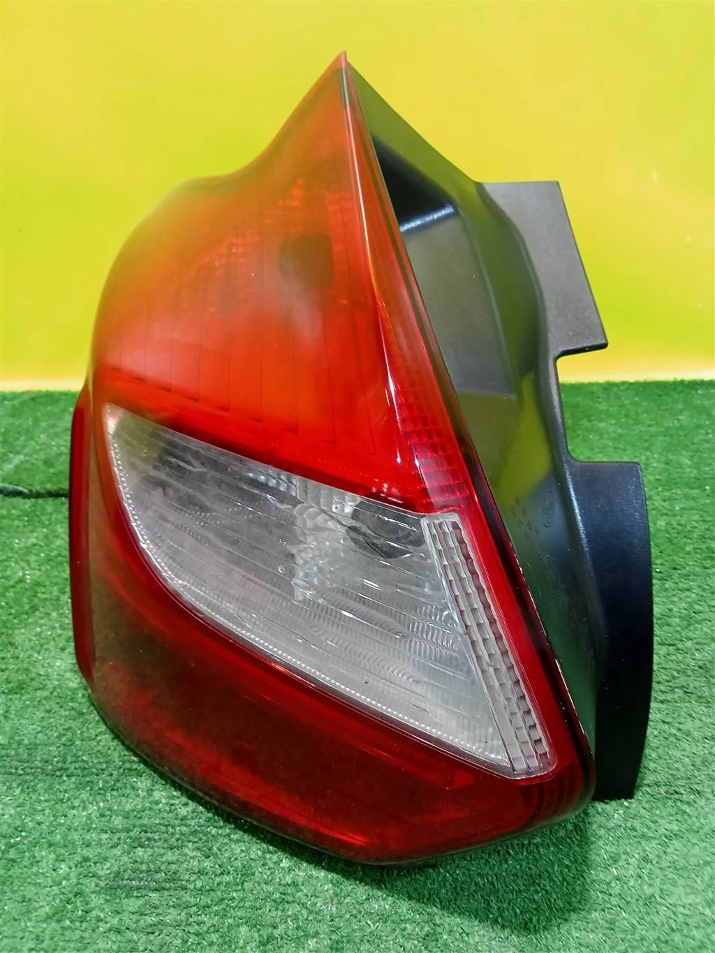 Фонарь задний левый  Ford Focus III 2011 1719709 24428