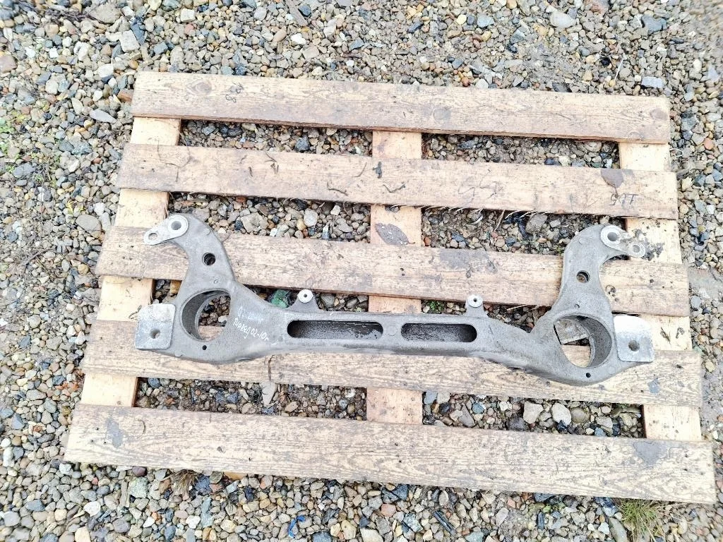 Балка передняя поперечная Volkswagen Touareg 1