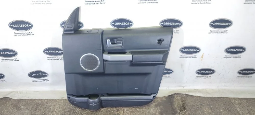 Обшивка двери передняя правая Land Rover Discovery III (2004—2009) 276DT