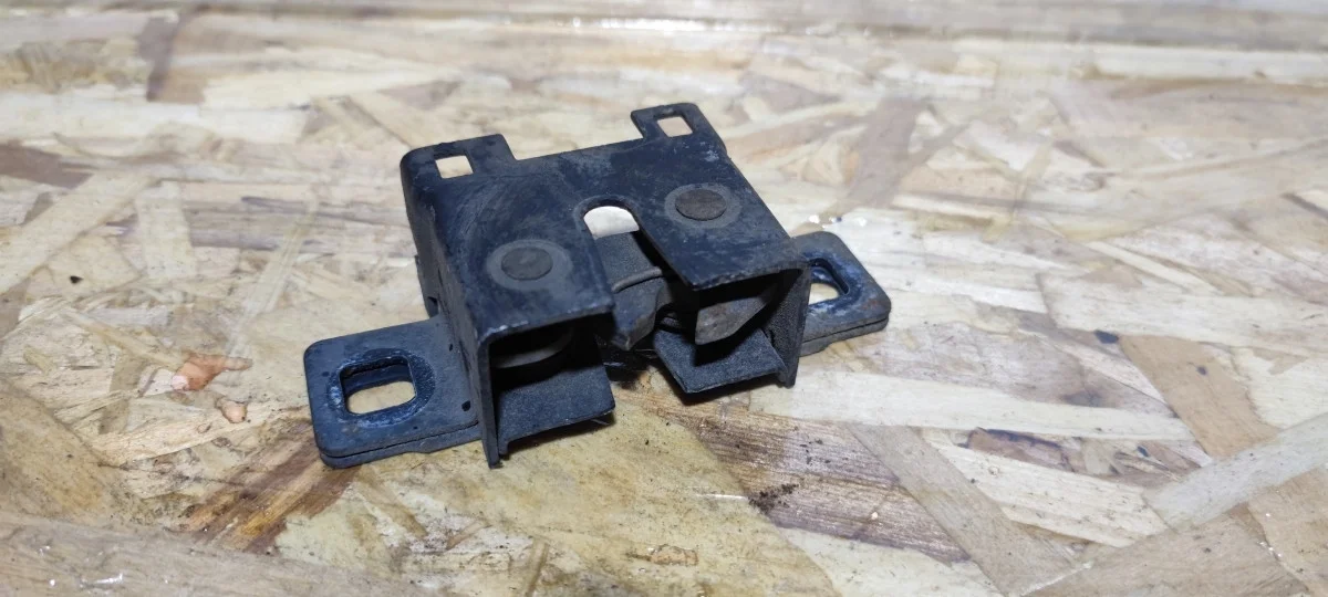 Замок капота Land Rover Freelander II рестайлинг (2010—2012) 224DT