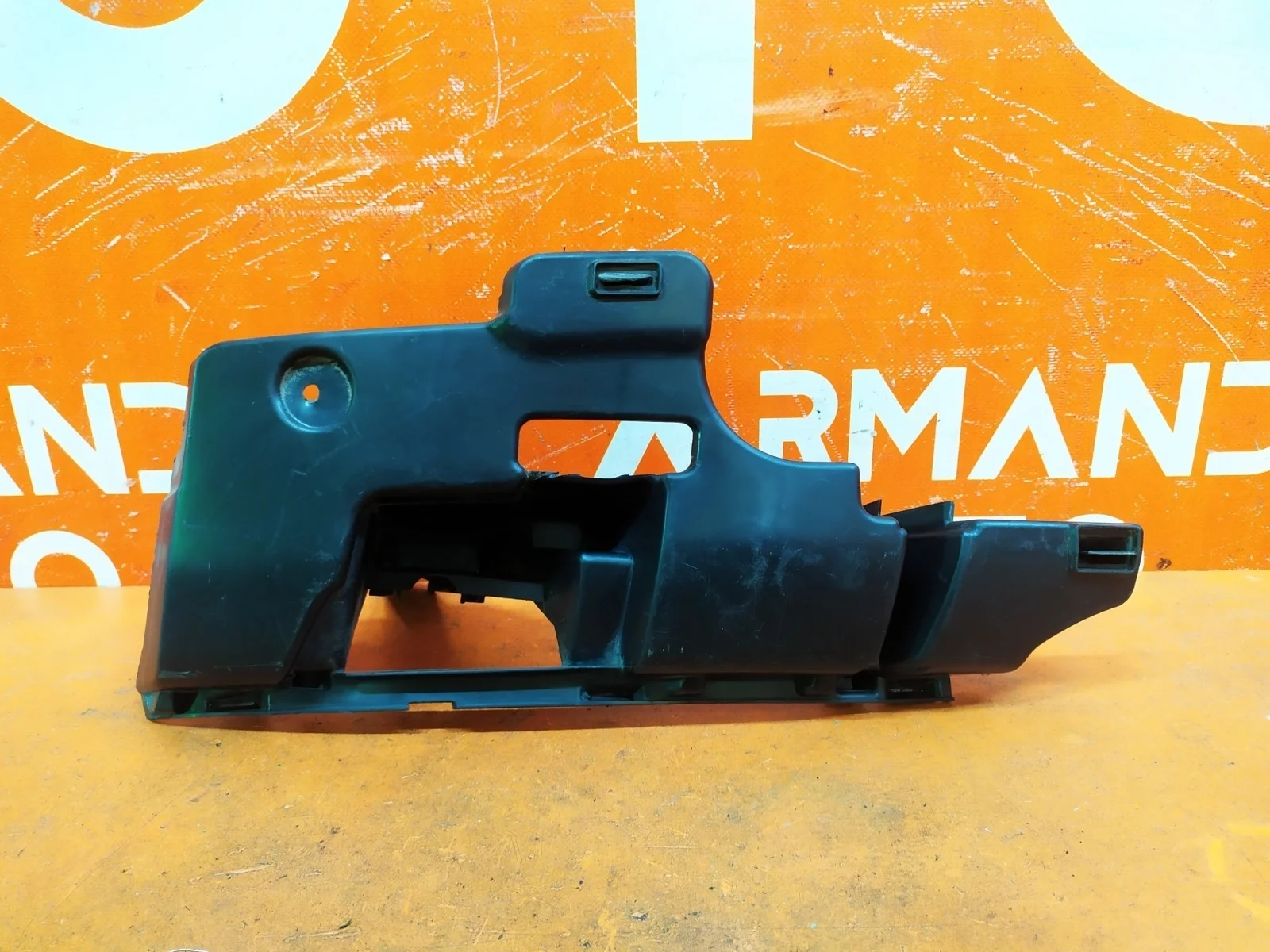 Кронштейн форсунки фароомывателя Land Rover Range Sport 2017-нв L494