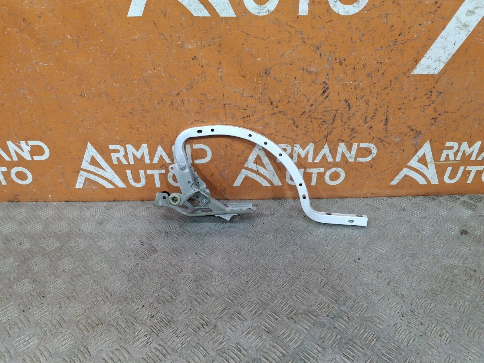 Петля крышки багажника Toyota Camry 2017-нв 8 XV70