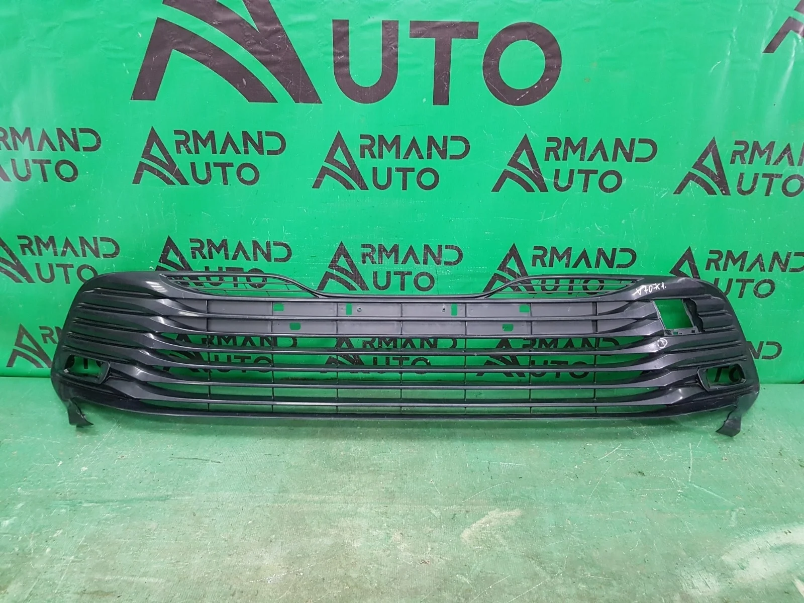 Решетка бампера TOYOTA CAMRY 2017-2021 8 XV70