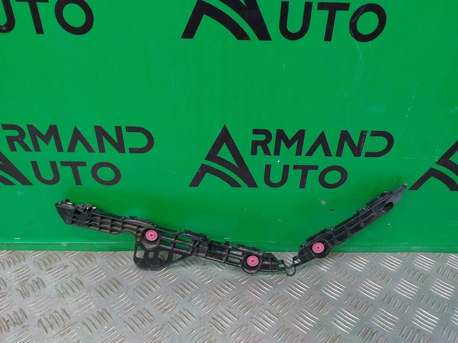 Кронштейн бампера Toyota Camry 2017-нв 8 XV70